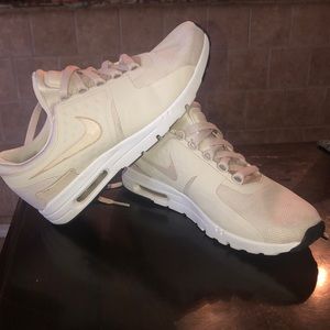 Nike shoes 7.5